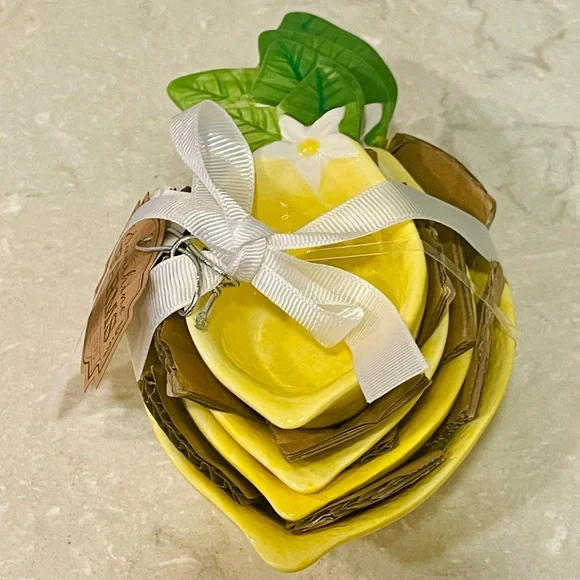 NWT yellow lemon shaped 4 piece measuring cup set, kitchen tools, perfect Gifts! - Picture 8 of 8
